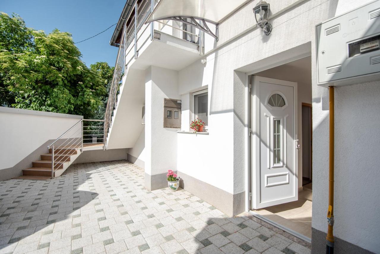 Apartman Mira SJJ Exterior foto
