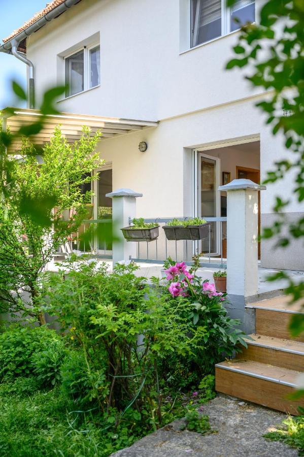 Apartman Mira SJJ Exterior foto