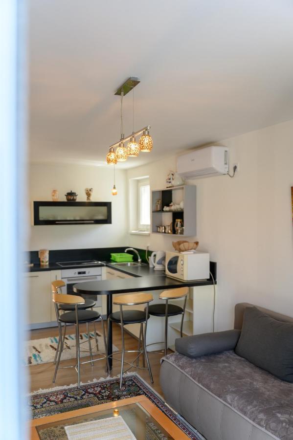 Apartman Mira SJJ Exterior foto