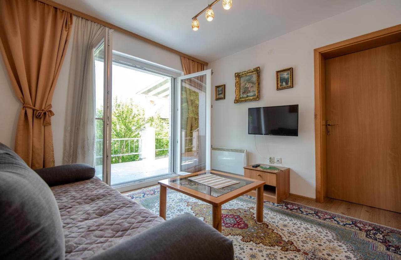 Apartman Mira SJJ Exterior foto